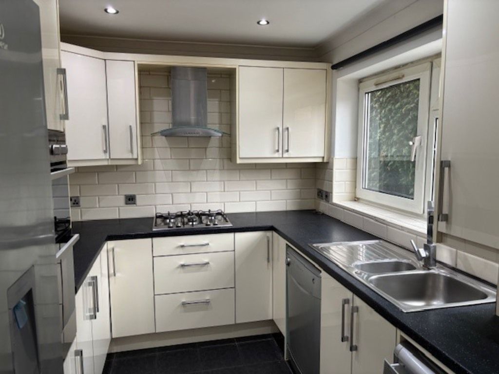 Property photo 2 of 13 Modern Kitchen