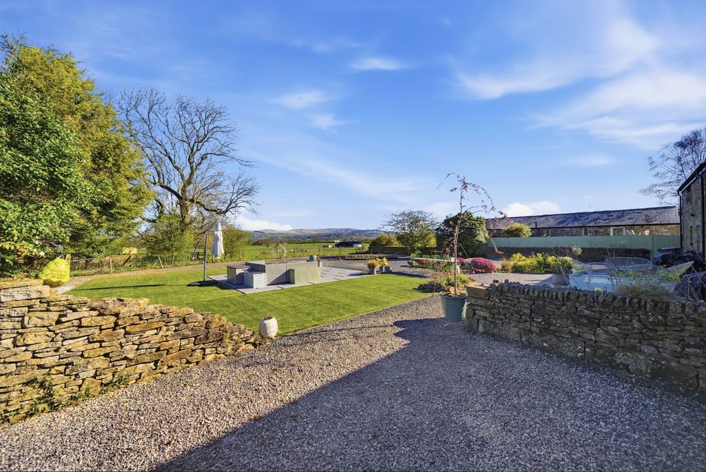 Property photo 3 of 78