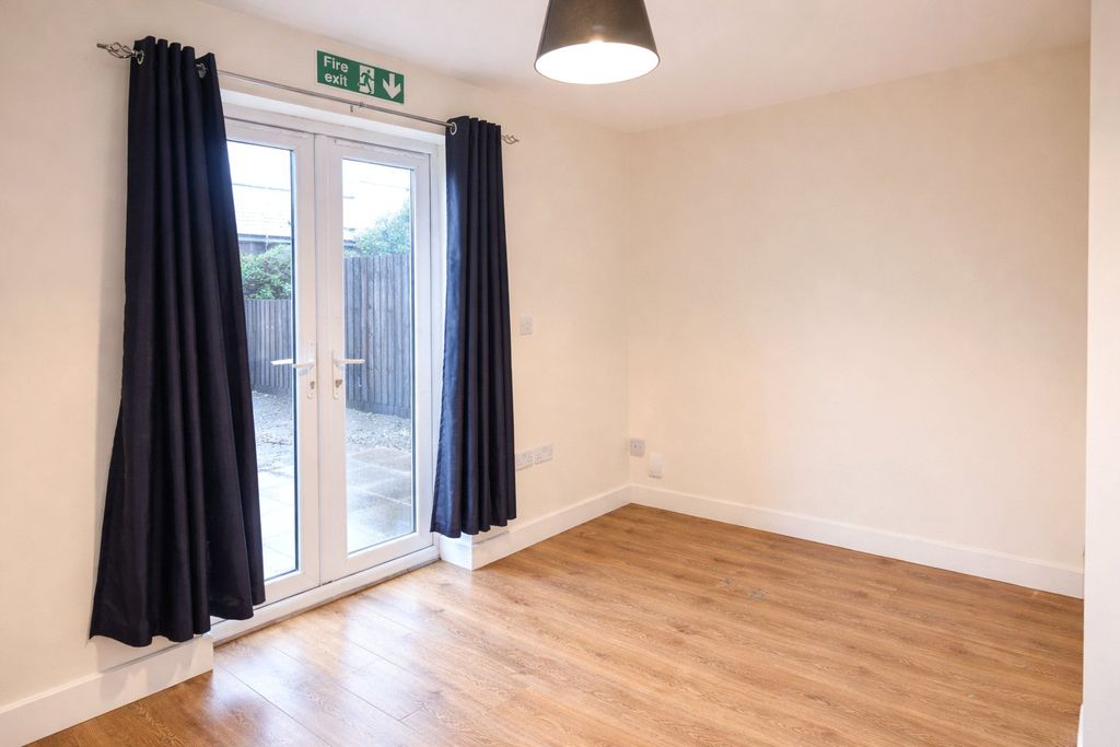 Property photo 2 of 10 Picture No. 12