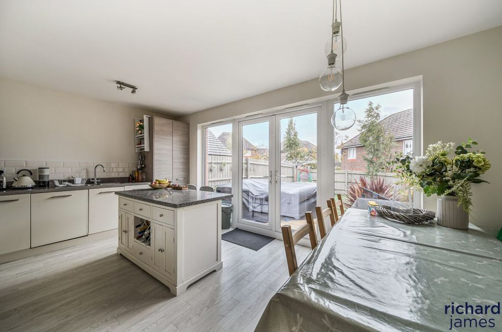 Property photo 2 of 21 880A67Dcb3Be45c2B185d33B4d4E62Fe