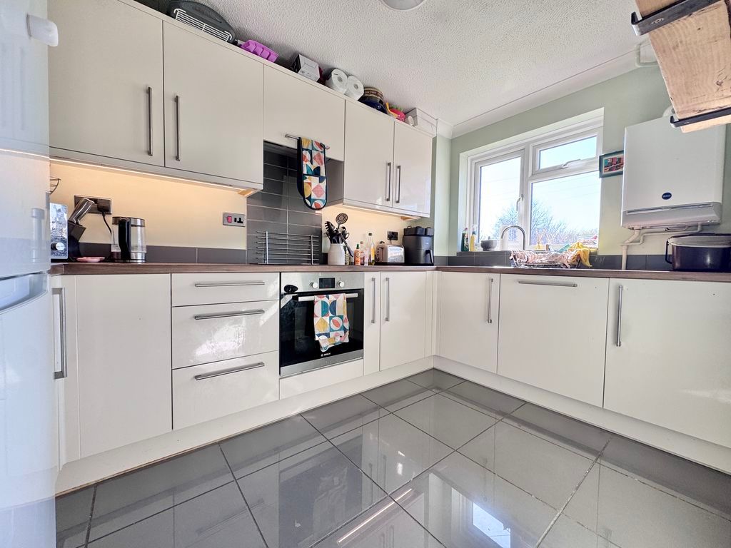 Property photo 2 of 20 Kitchen