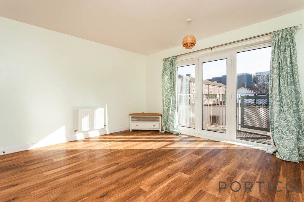 Property photo 1 of 9 Lounge (1)