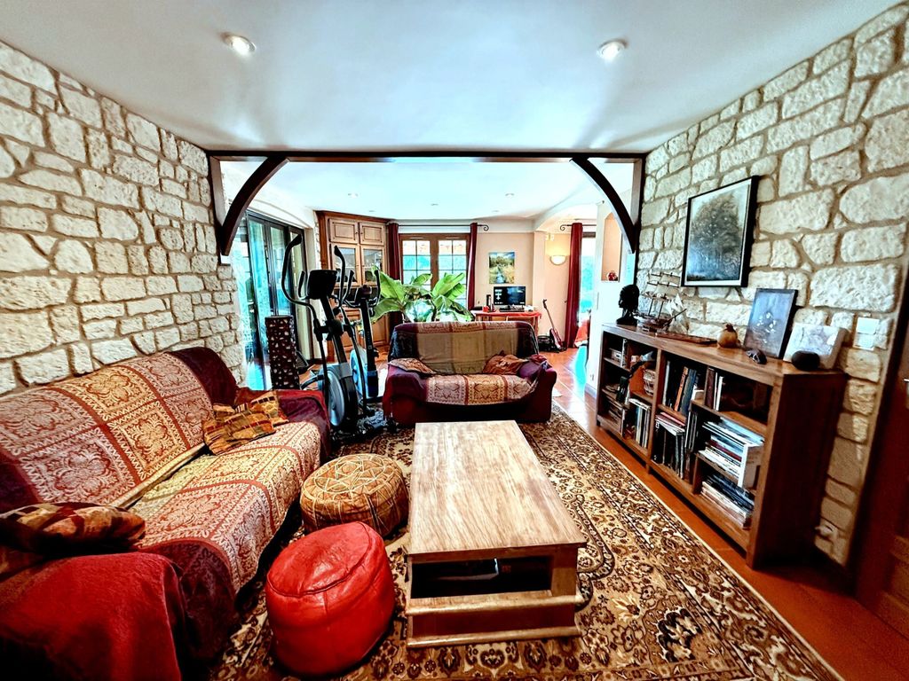 Property photo 3 of 18 d10B78971B8293717E0c2F377A68B16A_33B8E68128_3240-Original