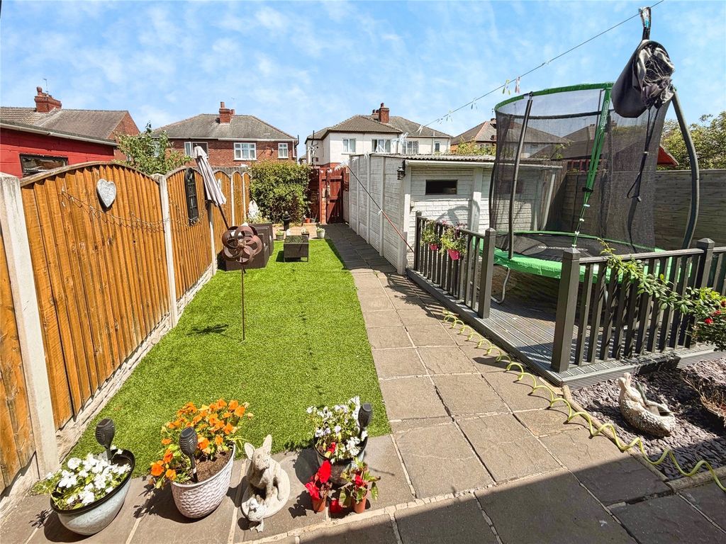 Property photo 2 of 8 Gardens