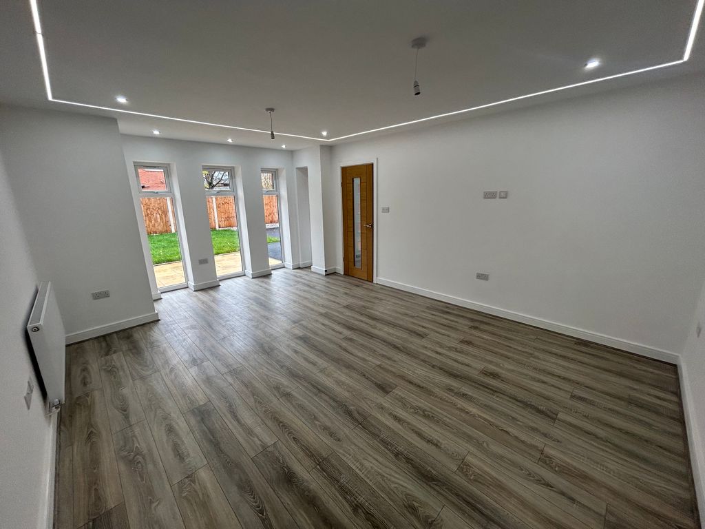 Property photo 3 of 14 Image