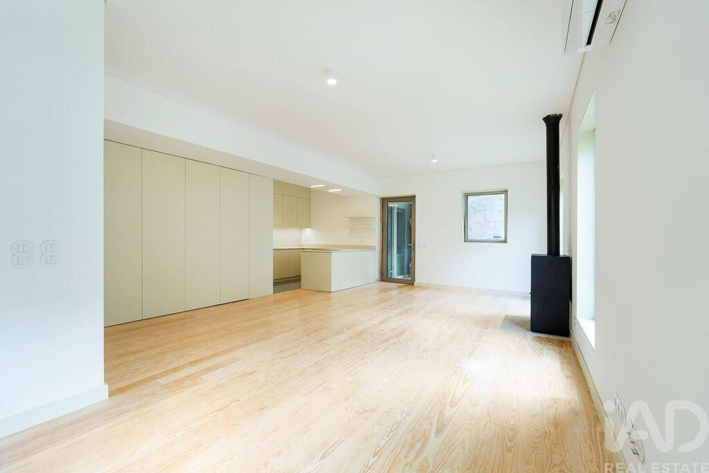 Property photo 3 of 34