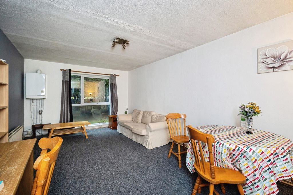 Property photo 2 of 17 Photo