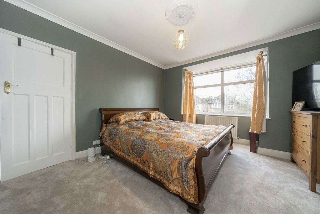 Additional image 6 of 3 bed property for saleHarlington Road East, Feltham TW13