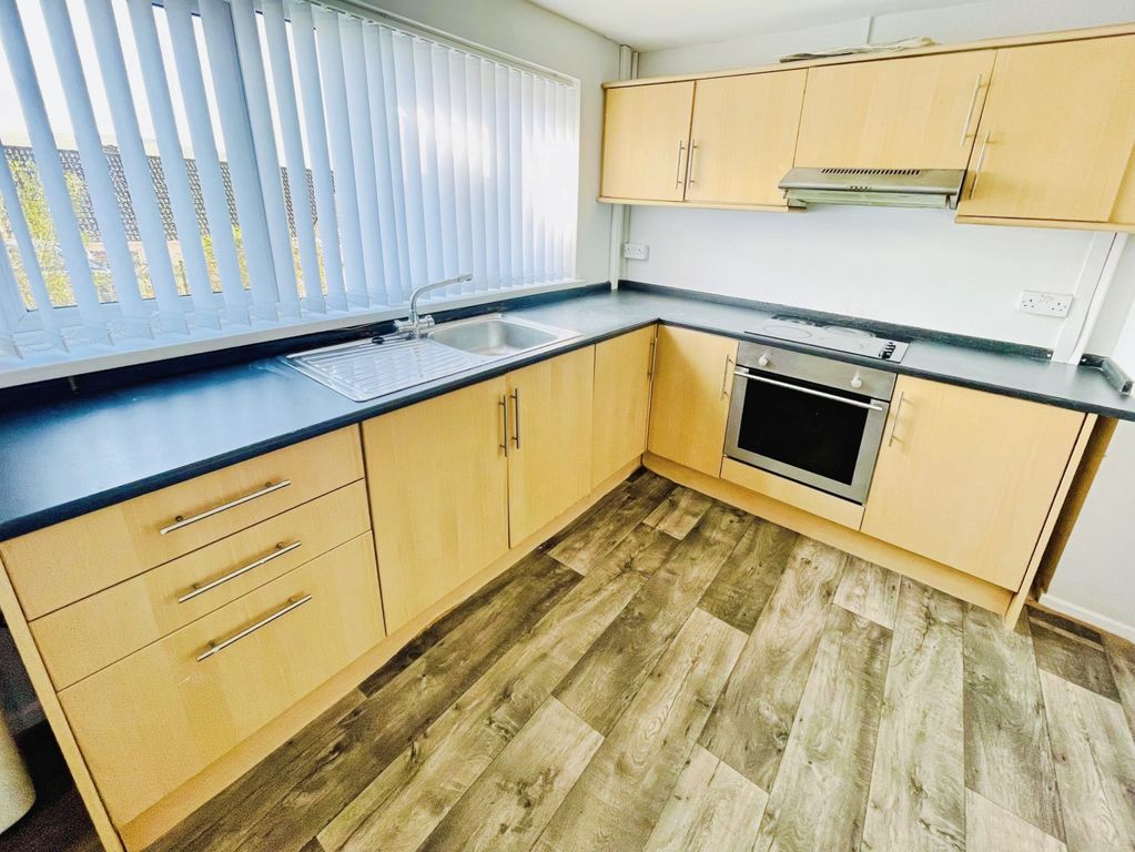 Property photo 3 of 7 Kitchen