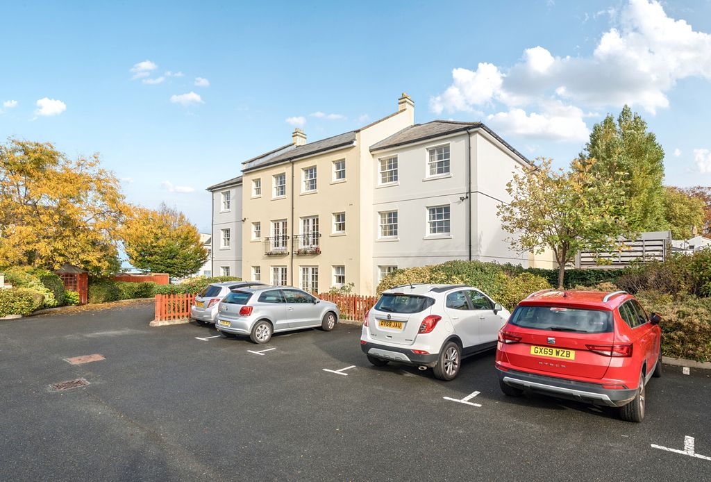 Property photo 1 of 9 1365123-7-68F7587...