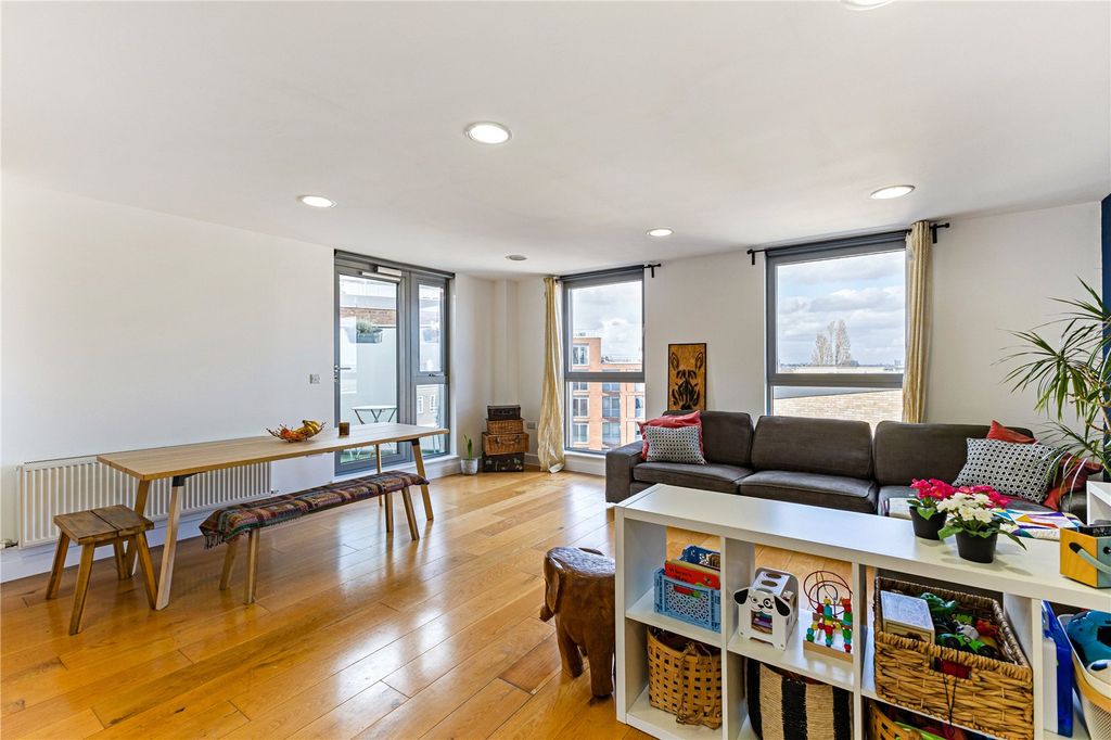 Property photo 3 of 15 Reception