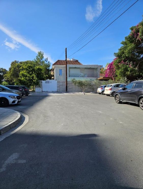 Property photo 2 of 25