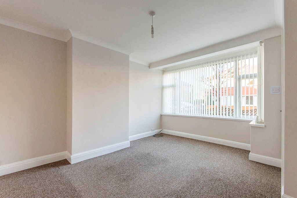 Property photo 2 of 8 Lounge