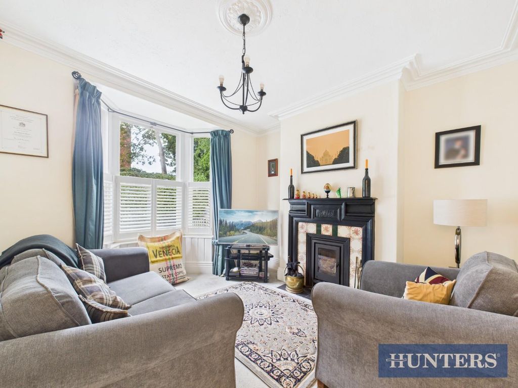 Property photo 3 of 15 Lounge