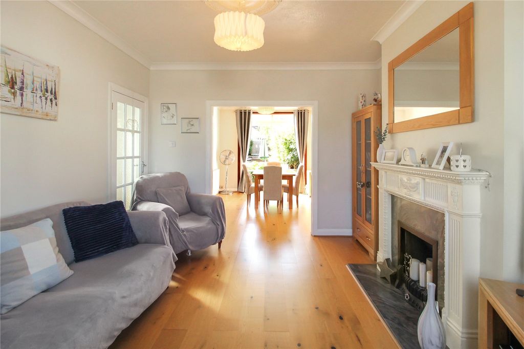 Property photo 2 of 18 Picture No. 12