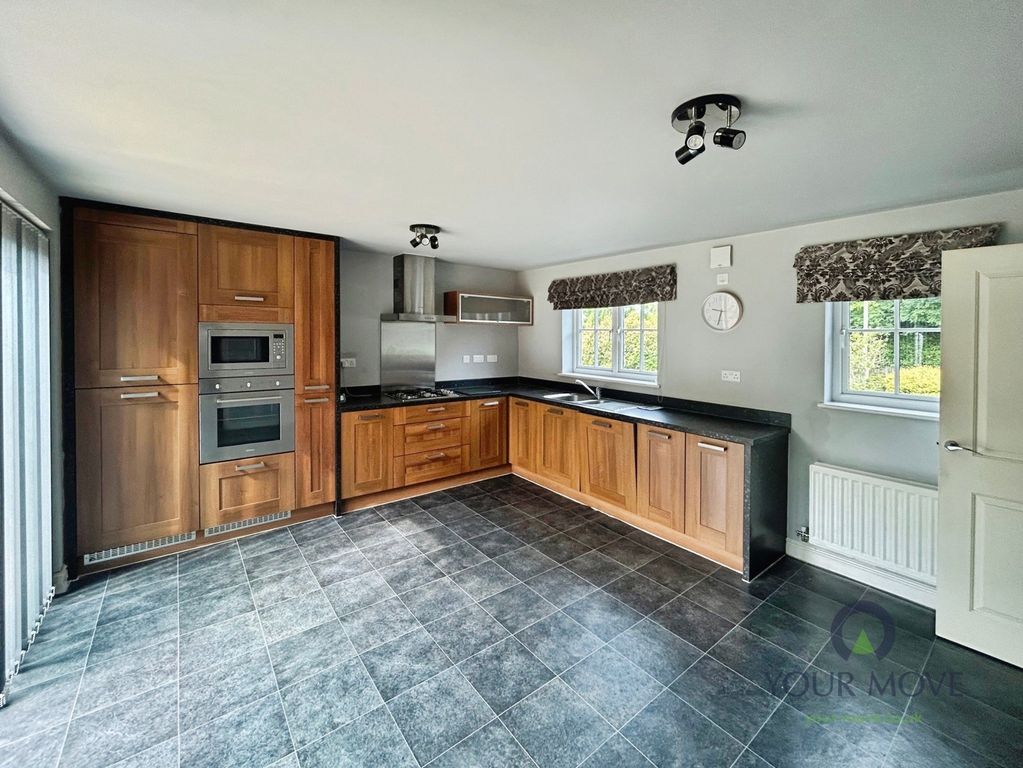 Property photo 3 of 19 Kitchen