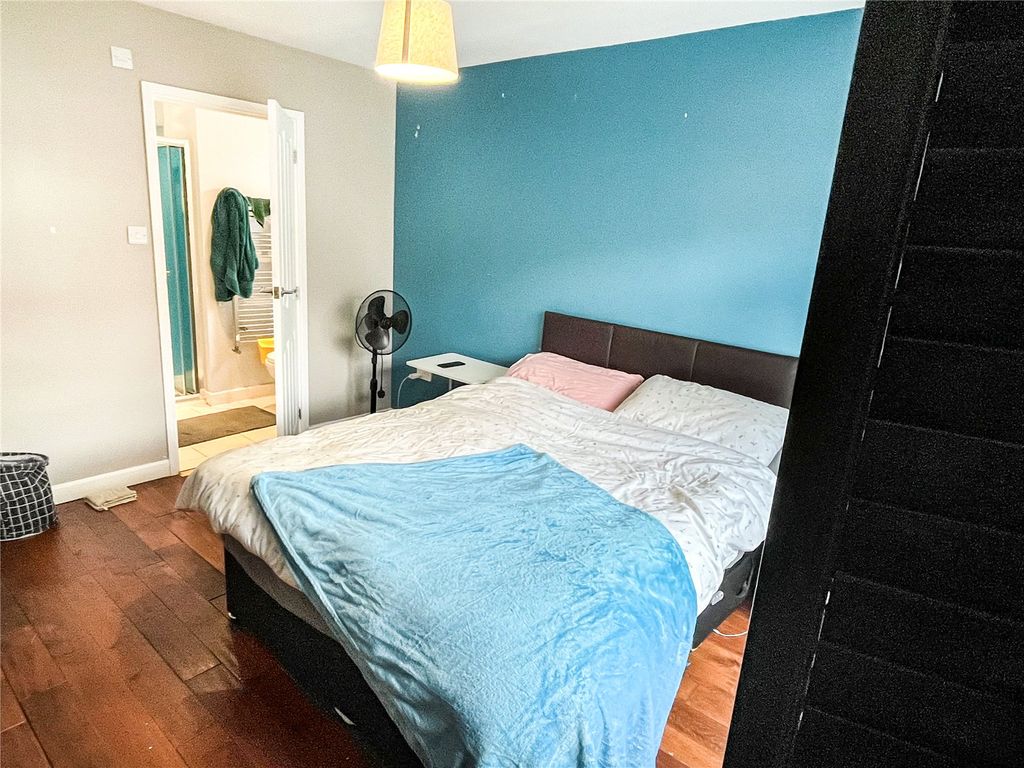 Property photo 3 of 4 Picture No. 02