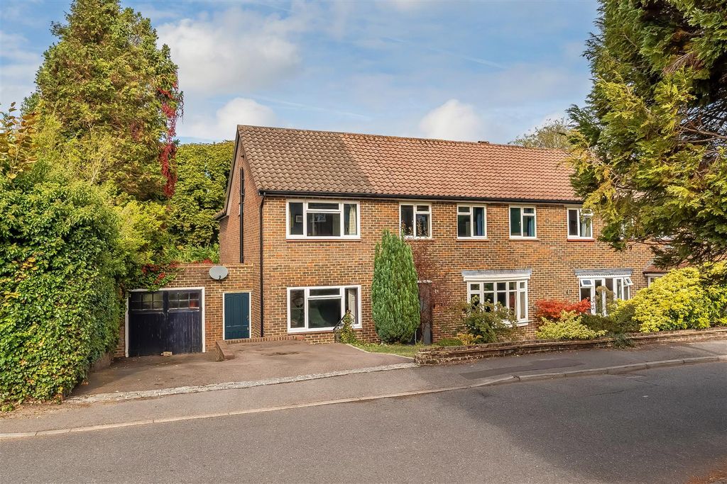 Property photo 1 of 26 2-Yarm-Close-43.Jpg