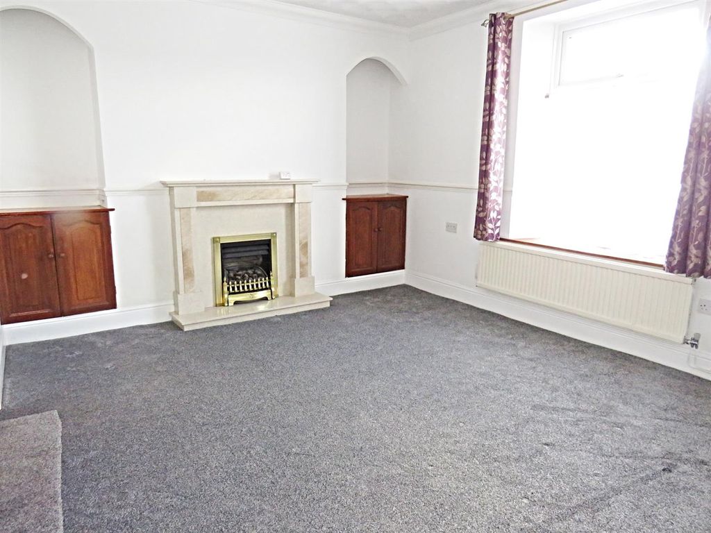 Property photo 2 of 13 Lounge