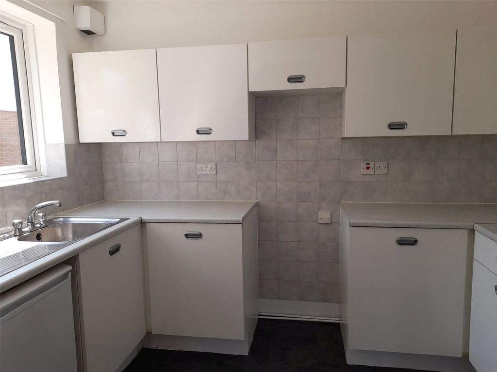 Property photo 3 of 6 Kitchen