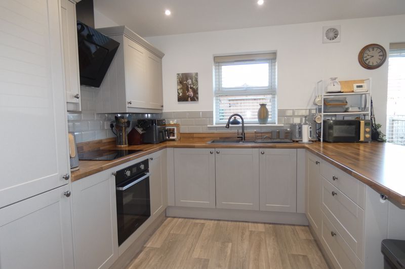 Property photo 2 of 32 Kitchen/Breakfast