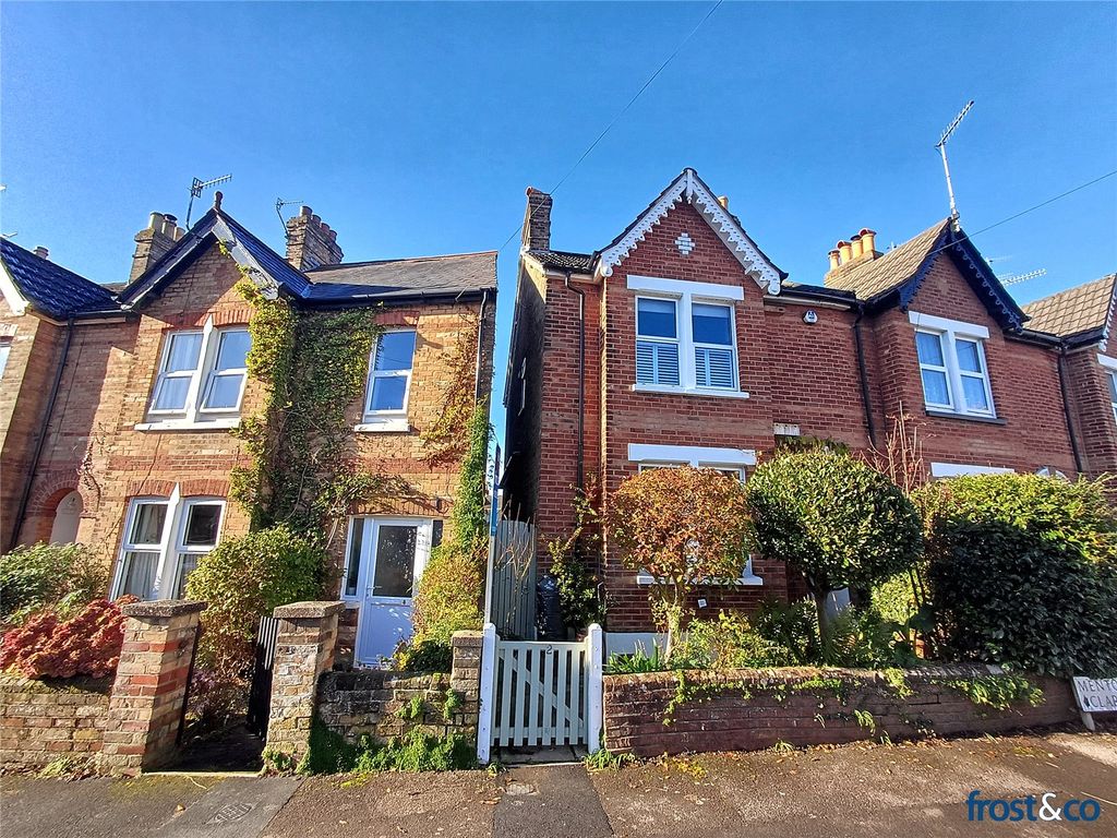 Property photo 1 of 17 Clarence Road