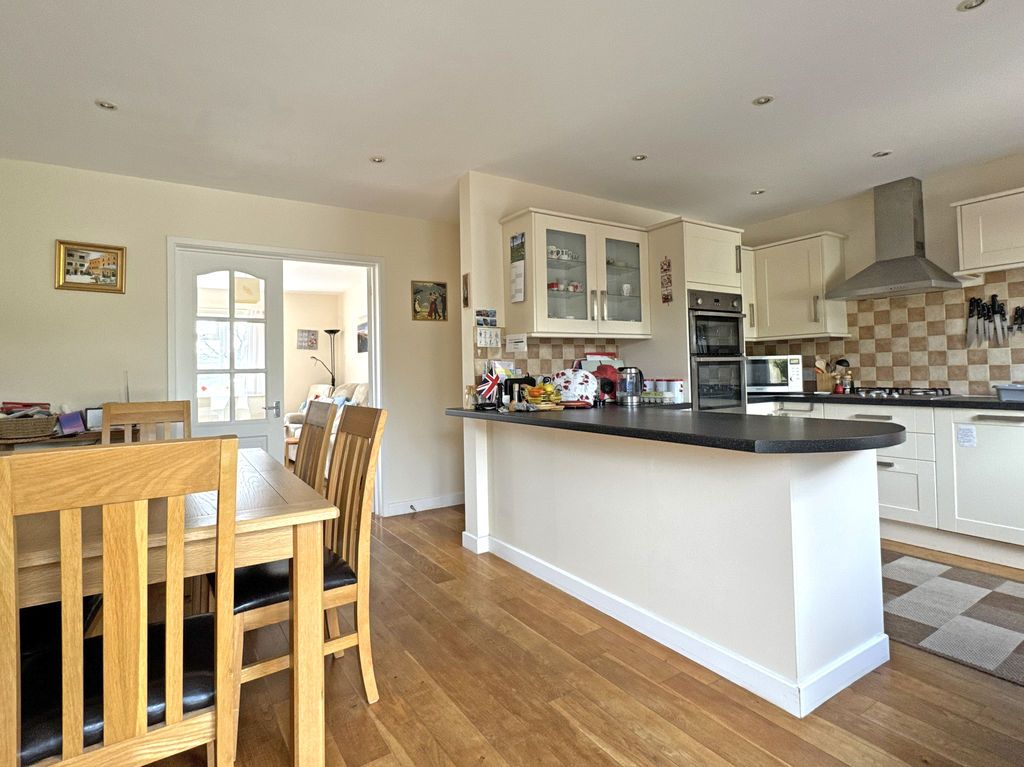 Property photo 2 of 15 Photo 4