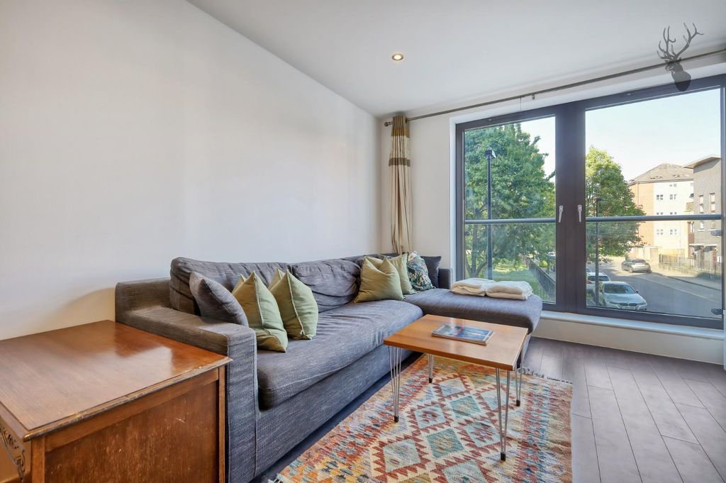 Property photo 2 of 17