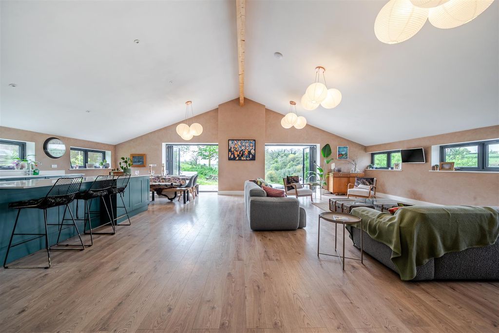 Property photo 3 of 33 Swoop Open Plan.Jpg