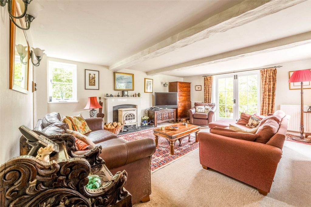 Property photo 2 of 21 Sitting Room