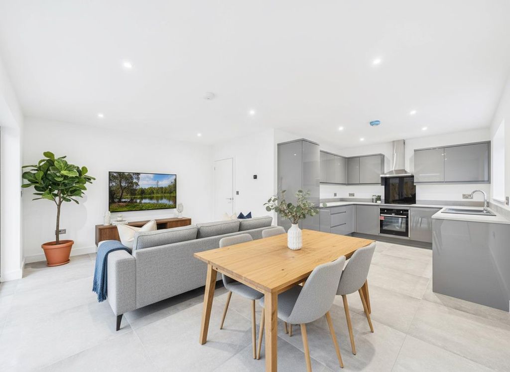 Property photo 2 of 11 Cam05451G0-Pr0088-Still010-002.Jpg