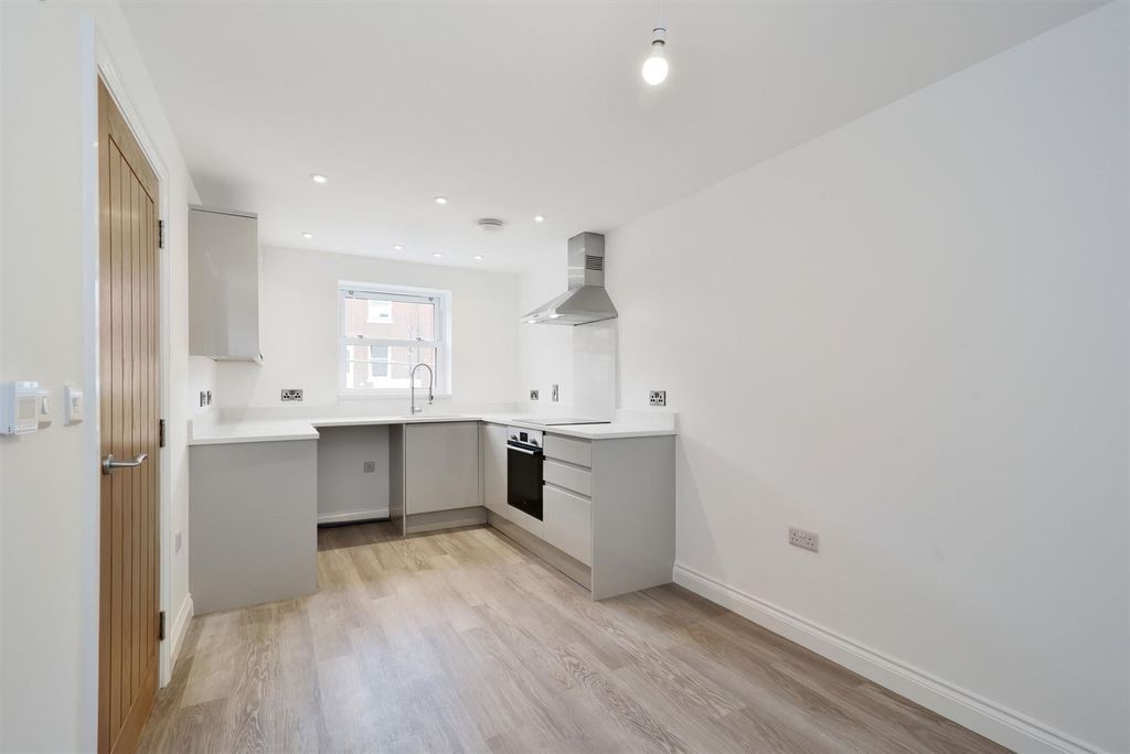 Property photo 2 of 25