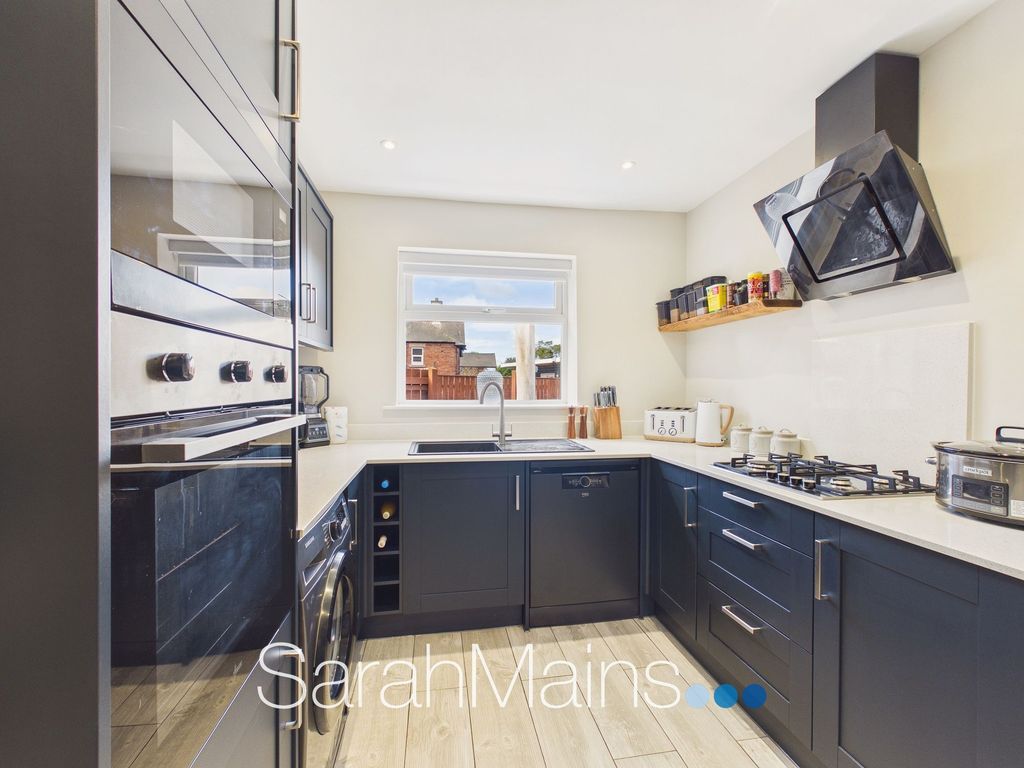 Property photo 2 of 12 Kitchen