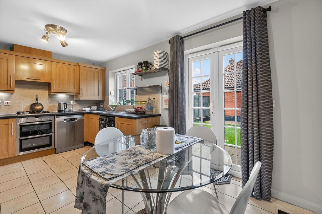 Property photo 2 of 30