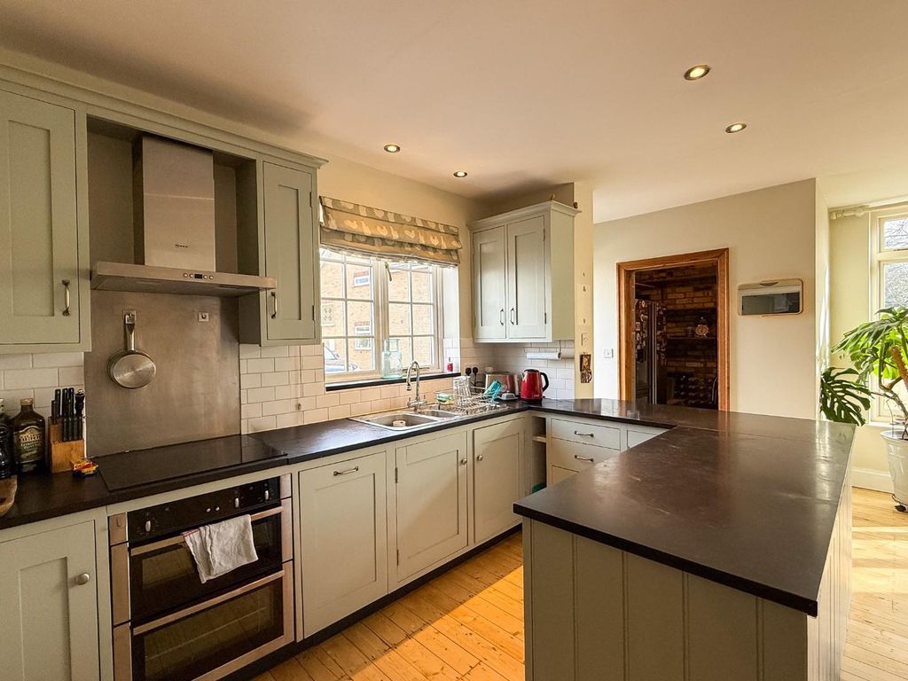 Property photo 2 of 22 Kitchen