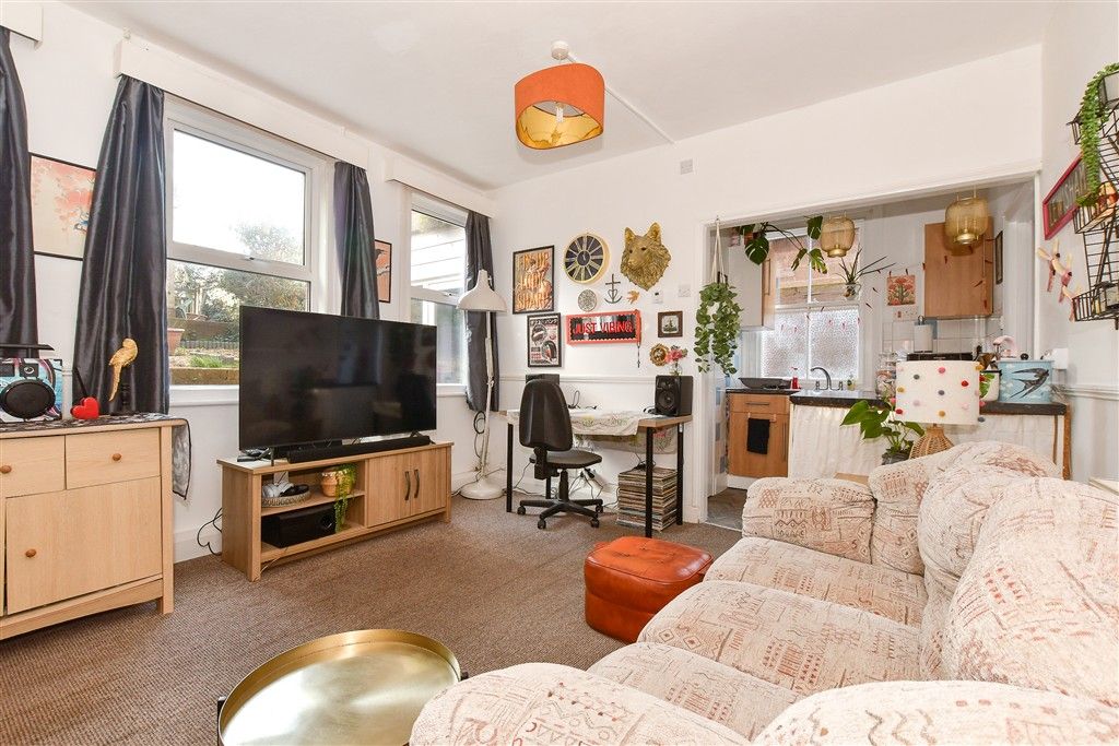 Property photo 2 of 15 Lounge