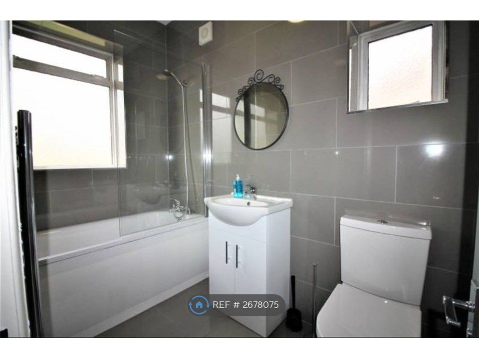 Property photo 2 of 5 Shared Bathroom