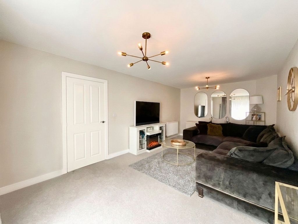 Property photo 3 of 27