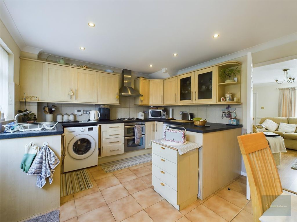 Property photo 3 of 12 Cam02558G0-Pr0140-St