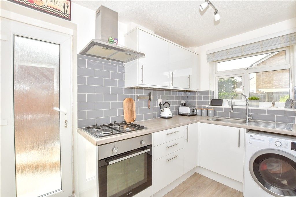 Property photo 3 of 11 Kitchen