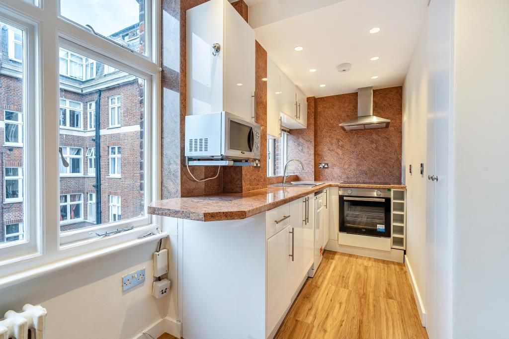 Property photo 3 of 19 Kitchen