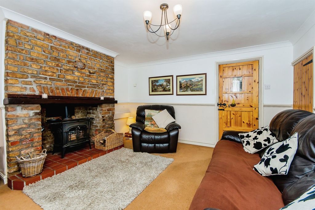 Property photo 3 of 12