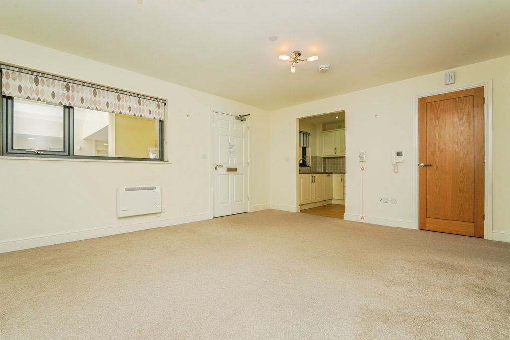 Property photo 3 of 12