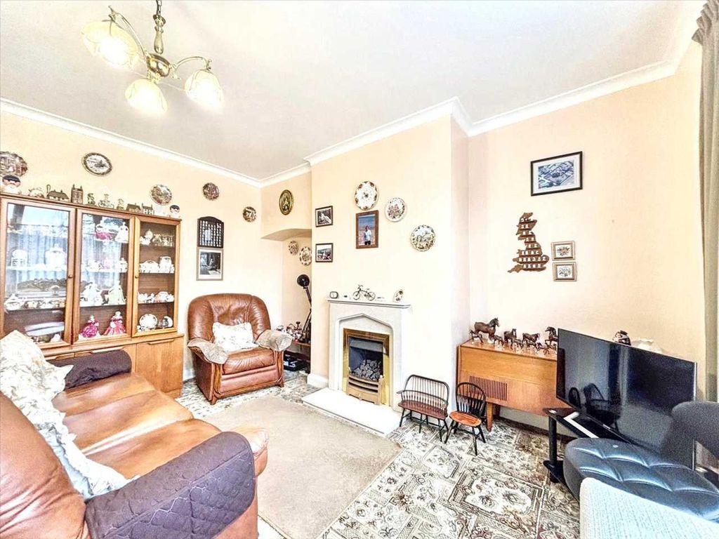 Property photo 2 of 23 Lounge