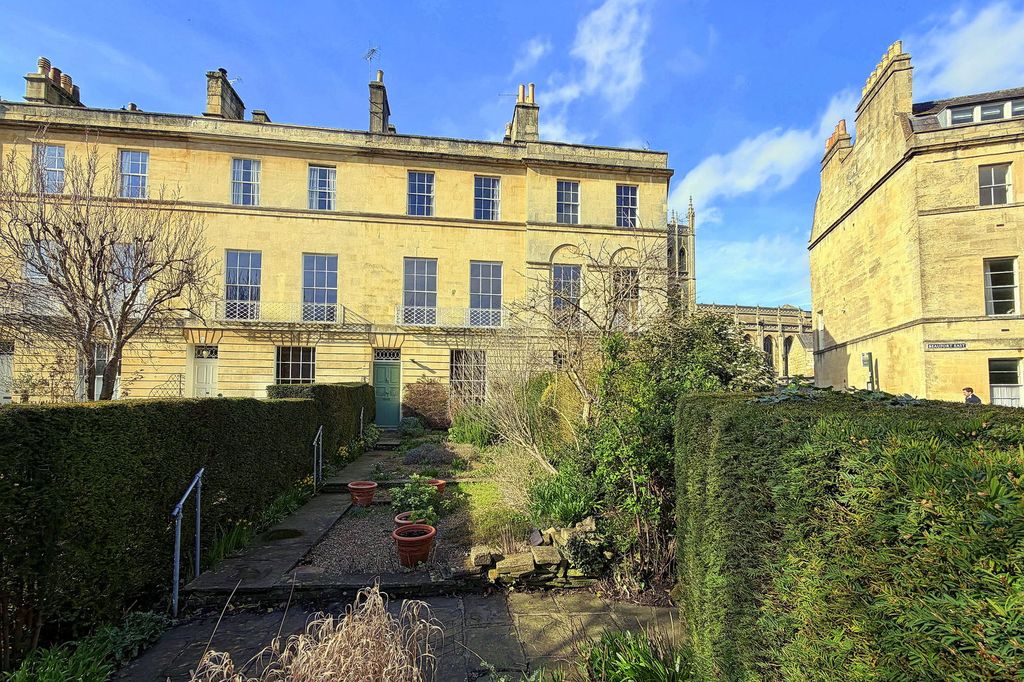 Property photo 1 of 25