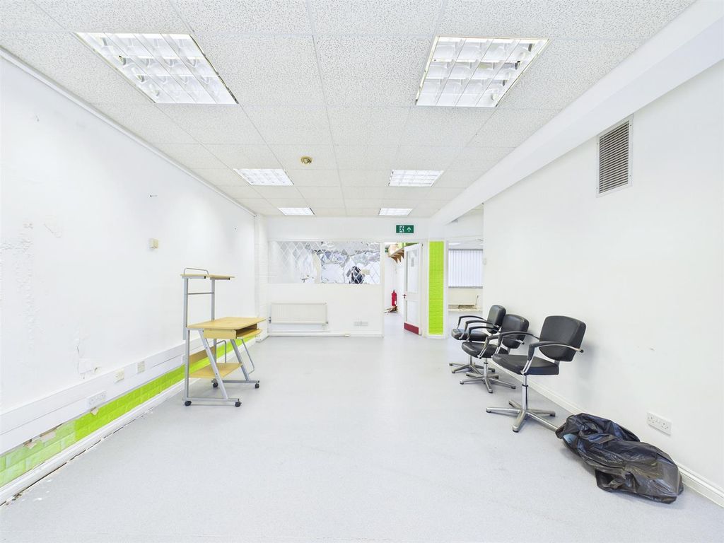 Property photo 2 of 17 2 - Commercial Building For Auction, Kingswood, Br