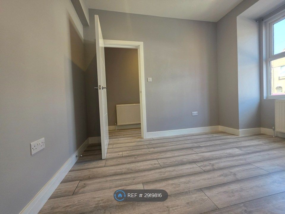 Property photo 3 of 14 Living Room