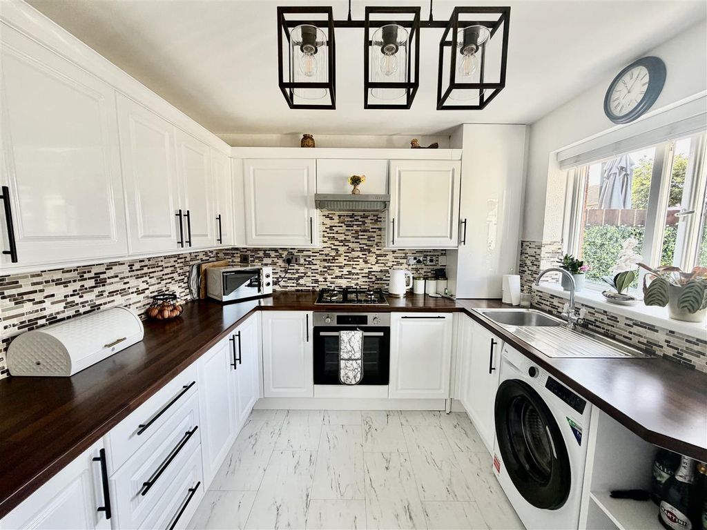 Property photo 2 of 13 Kitchen
