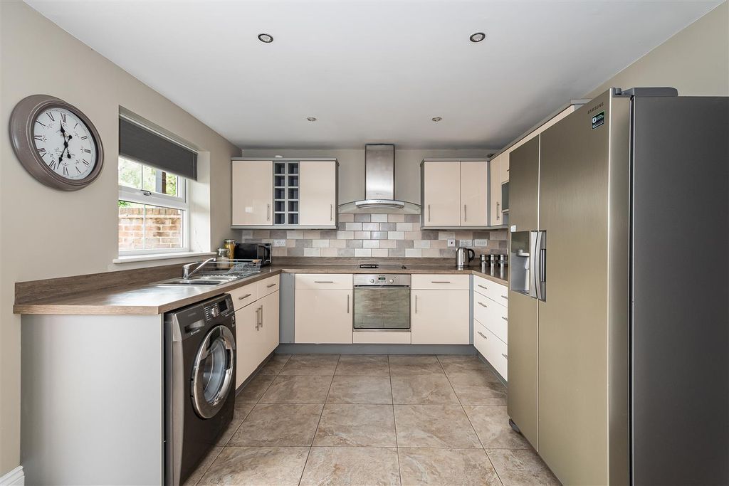 Property photo 3 of 13 Willowcroft15.Jpg