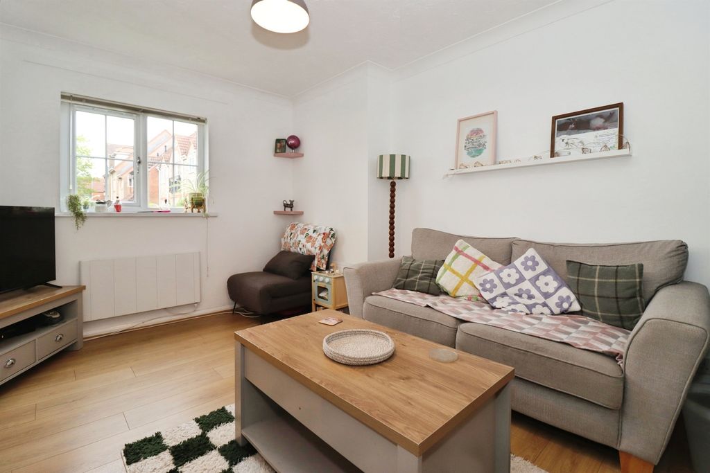 Property photo 3 of 9